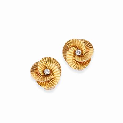 Cartier, Orecchini a ventaglio in oro giallo 18k e platino con diamanti