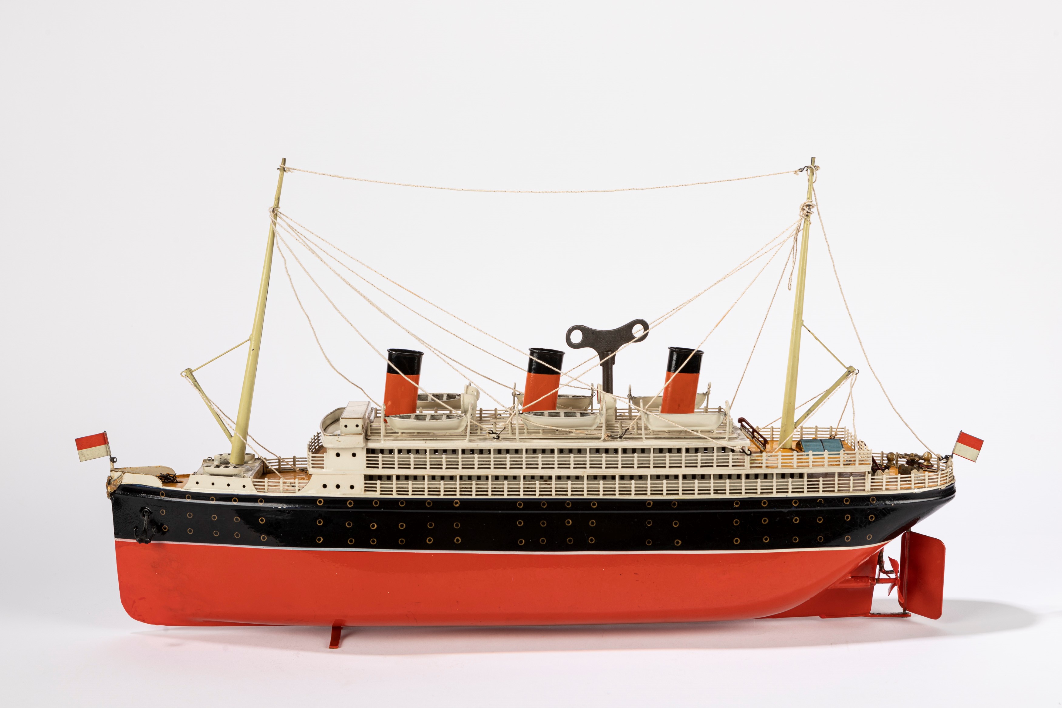 Bing - Modello da esposizione di transatlantico in latta, Germania 1915-1918