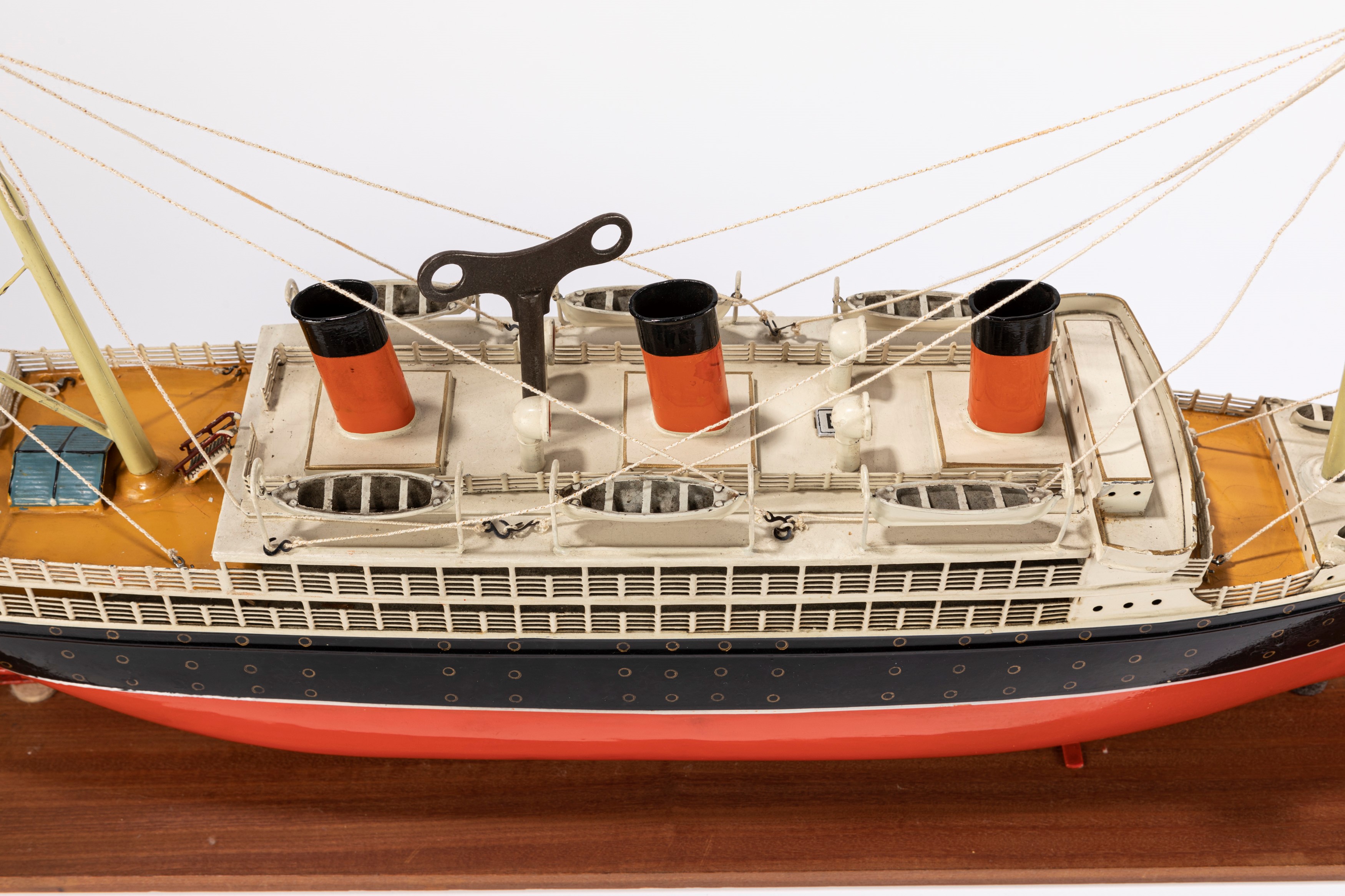 Bing - Modello da esposizione di transatlantico in latta, Germania 1915-1918