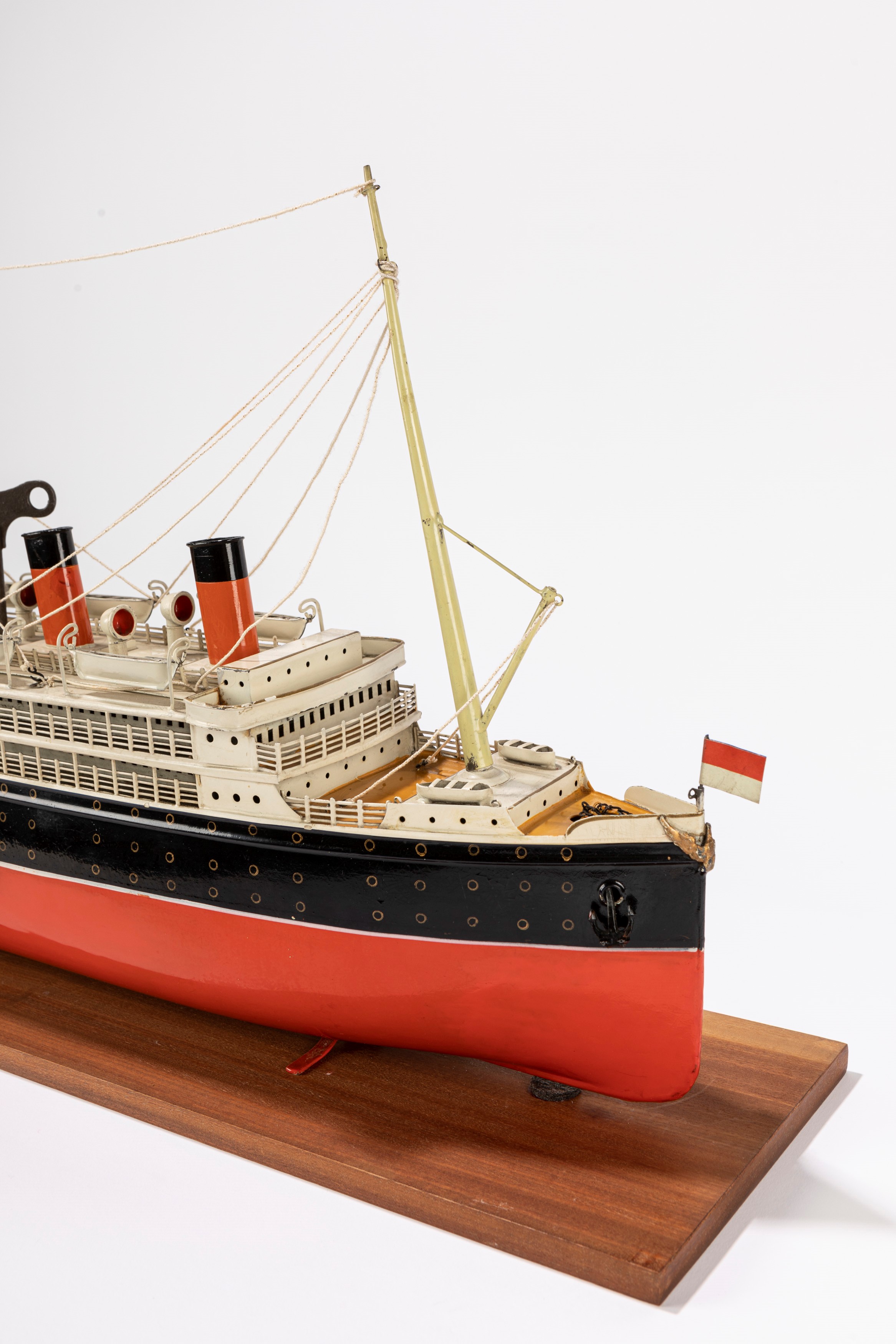 Bing - Modello da esposizione di transatlantico in latta, Germania 1915-1918