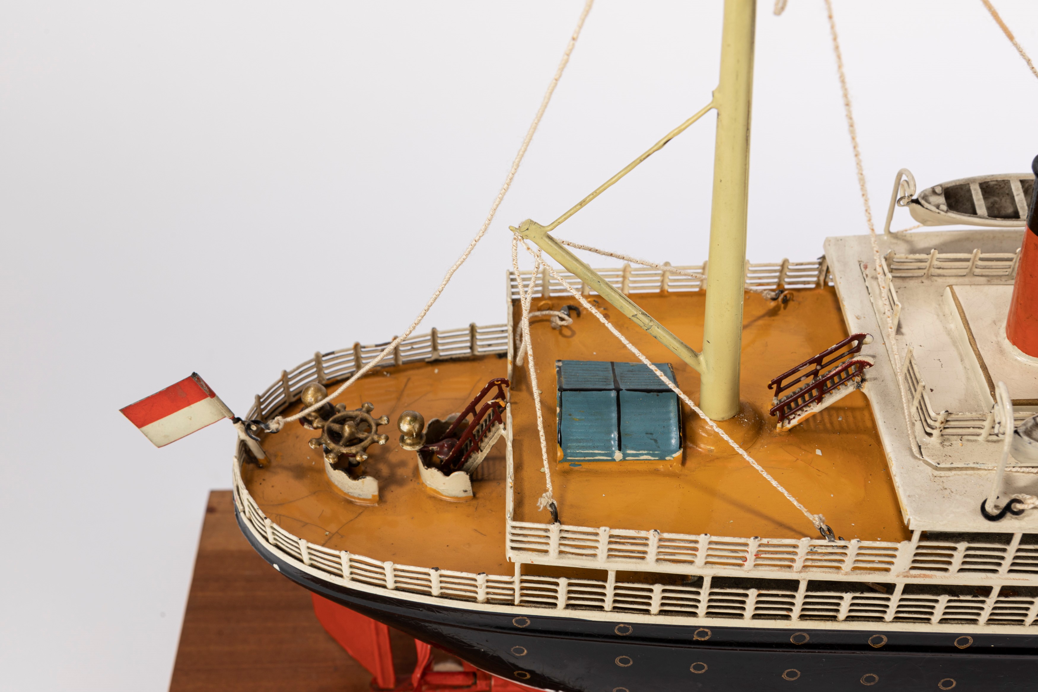 Bing - Modello da esposizione di transatlantico in latta, Germania 1915-1918