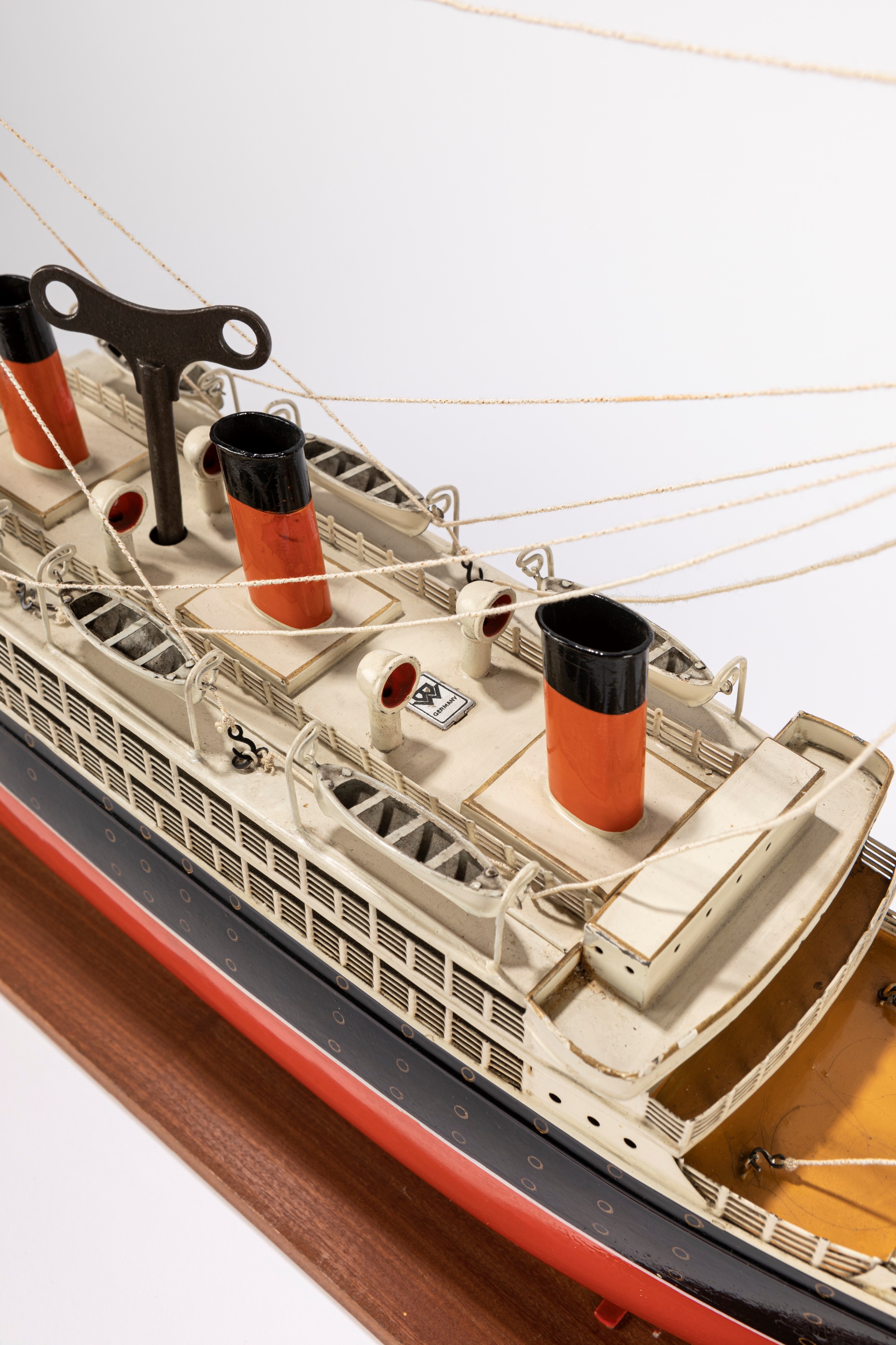 Bing - Modello da esposizione di transatlantico in latta, Germania 1915-1918