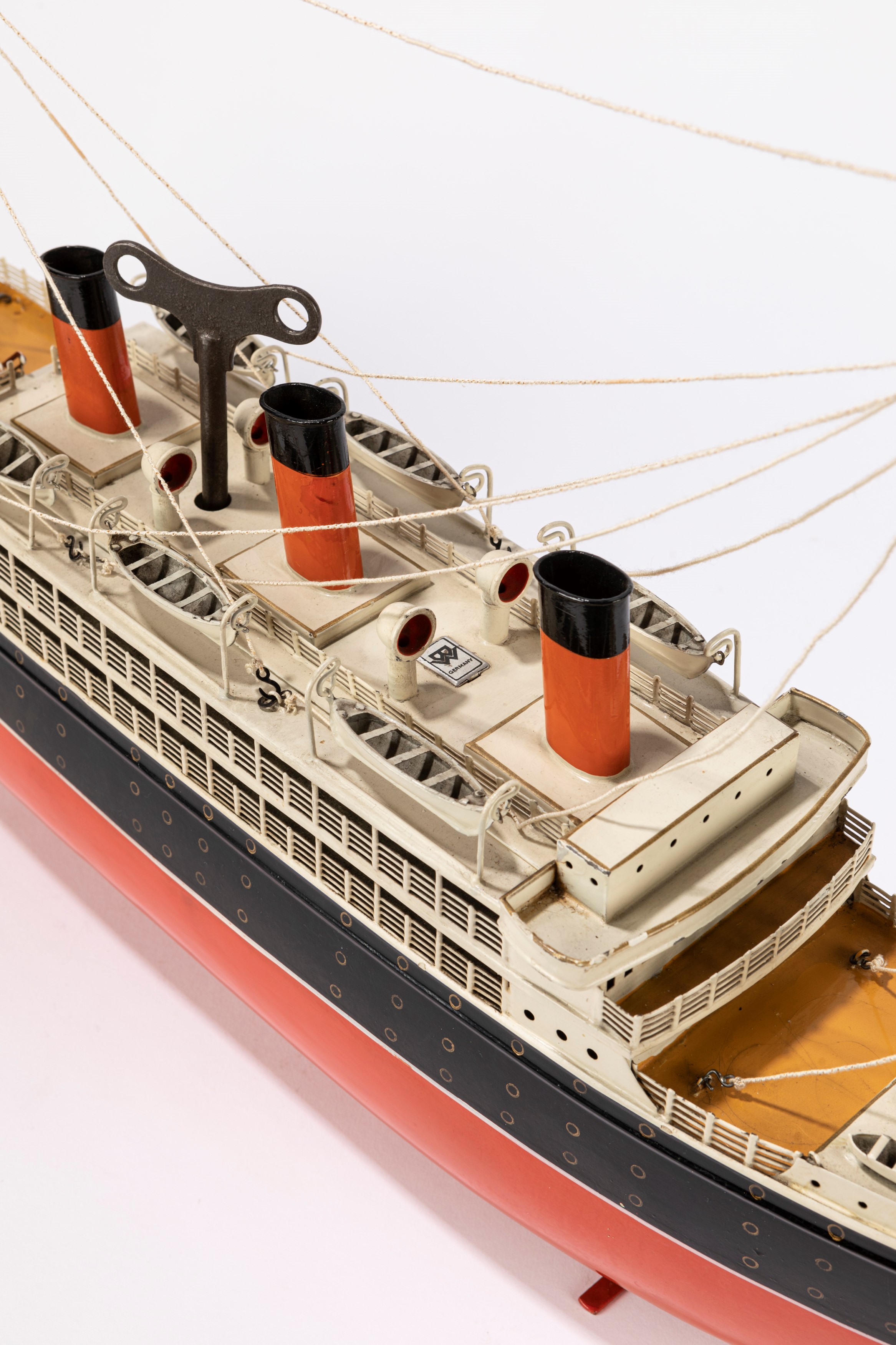 Bing - Modello da esposizione di transatlantico in latta, Germania 1915-1918