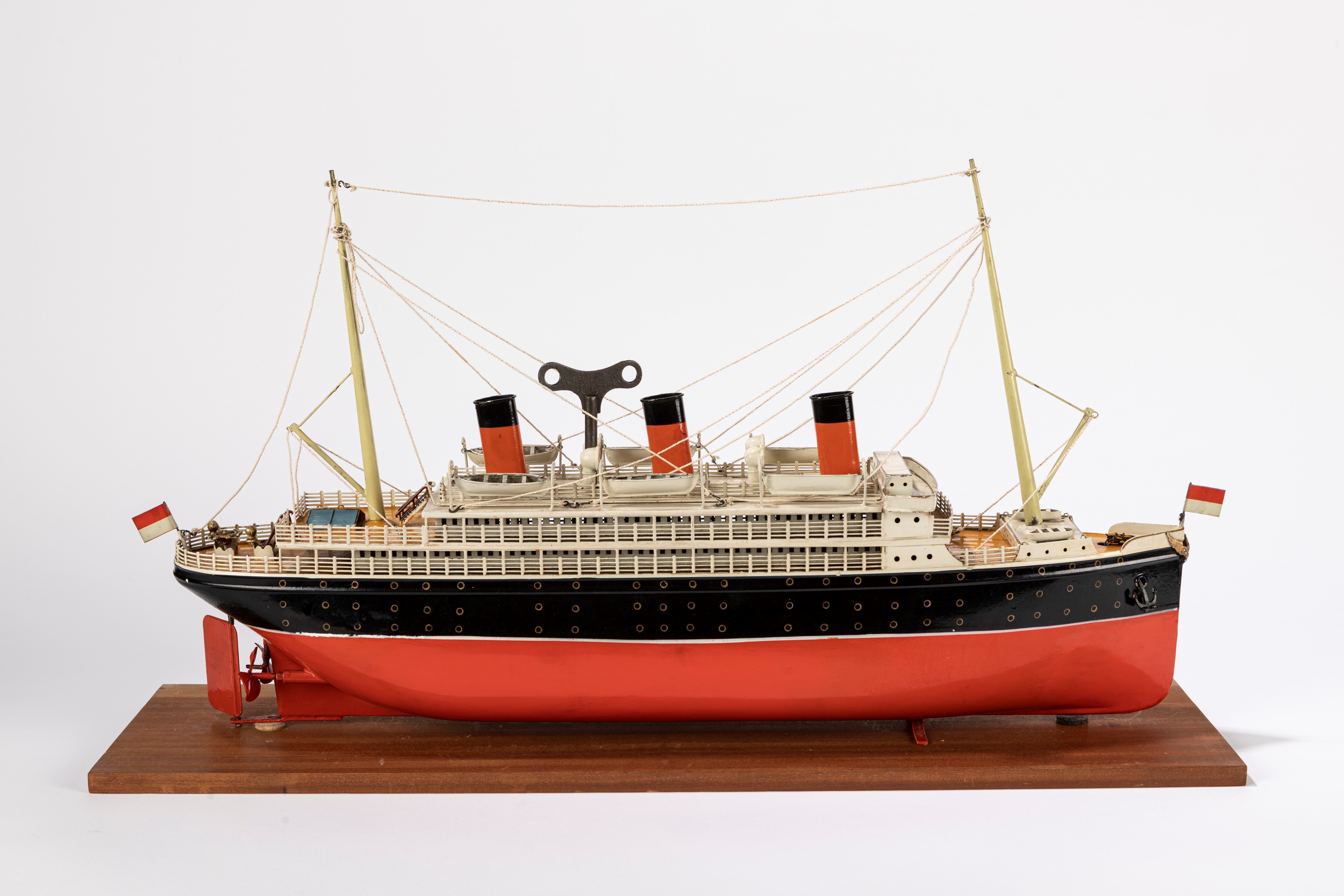 Bing - Modello da esposizione di transatlantico in latta, Germania 1915-1918