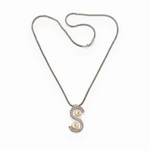  - Collana con pendente con perle