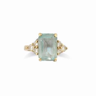 Anello con topazio azzurro, oro giallo 18k con diamanti