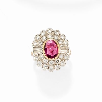 Anello in oro bicolore 18k con rubino e diamanti