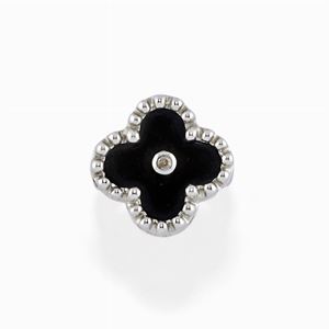  - Anello con onice e diamanti