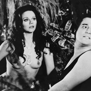 Agostina Belli and Christian De Sica in "It suits well make love"