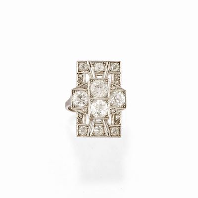 Anello con diamanti, in oro bianco 18k, circa 1930