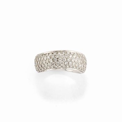 Anello in oro bianco 18k con diamanti taglio brillante