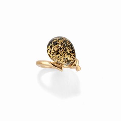 Anello in oro giallo 18k con cristallo di rocca, giada nera e foglia d'oro