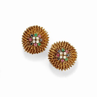 Orecchini in oro giallo 18k con diamanti, smeraldi, rubini e zaffiri
