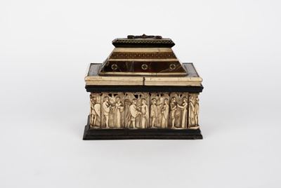 ☼baule in Osso Finemente Intarsiato, nello Stile degli Embriachi. Secolo XIX