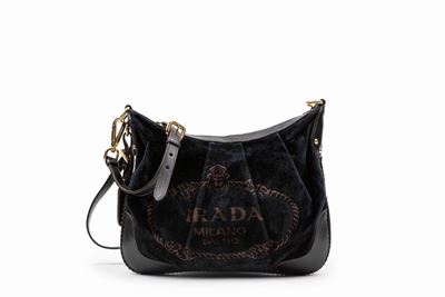 Borsa in velluto nero con dettagli in pelle marrone e metallo dorato