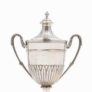 A silver cup, England 19th Century, defects
