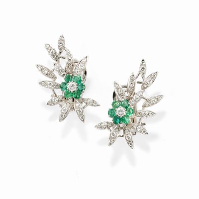 Orecchini in oro bianco 18k con smeraldi e diamanti