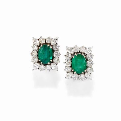 Orecchini in oro bianco 18k con smeraldi e diamanti