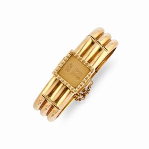 A 18k yellow gold wristwatch bangle