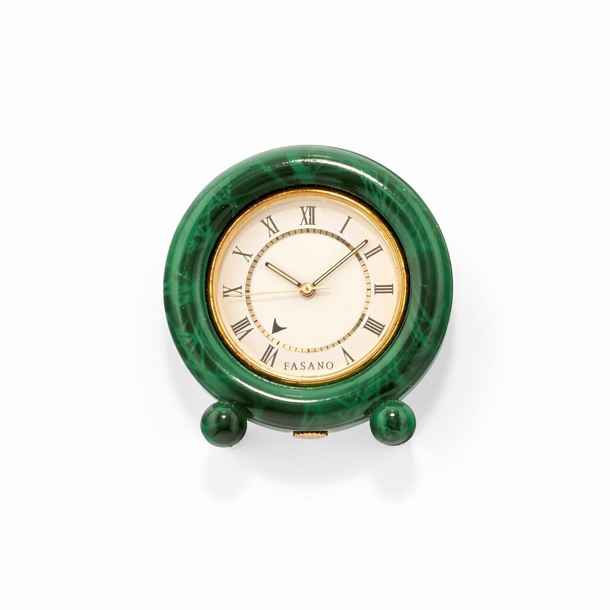 Fasano - Spilla a fiore con diamante e smalto policromo e orologio sveglia in lacca verde, in oro...