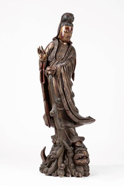 Grande Guanyin, scultura in legno intagliato e dorato, Cina, XIX secolo