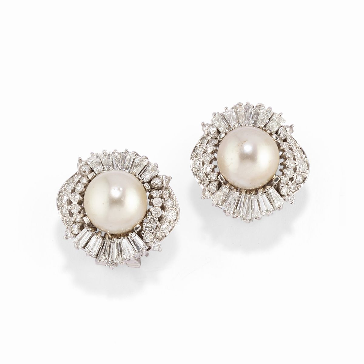 Demi parure in oro bianco 18k e platino con perle coltivate e diamanti