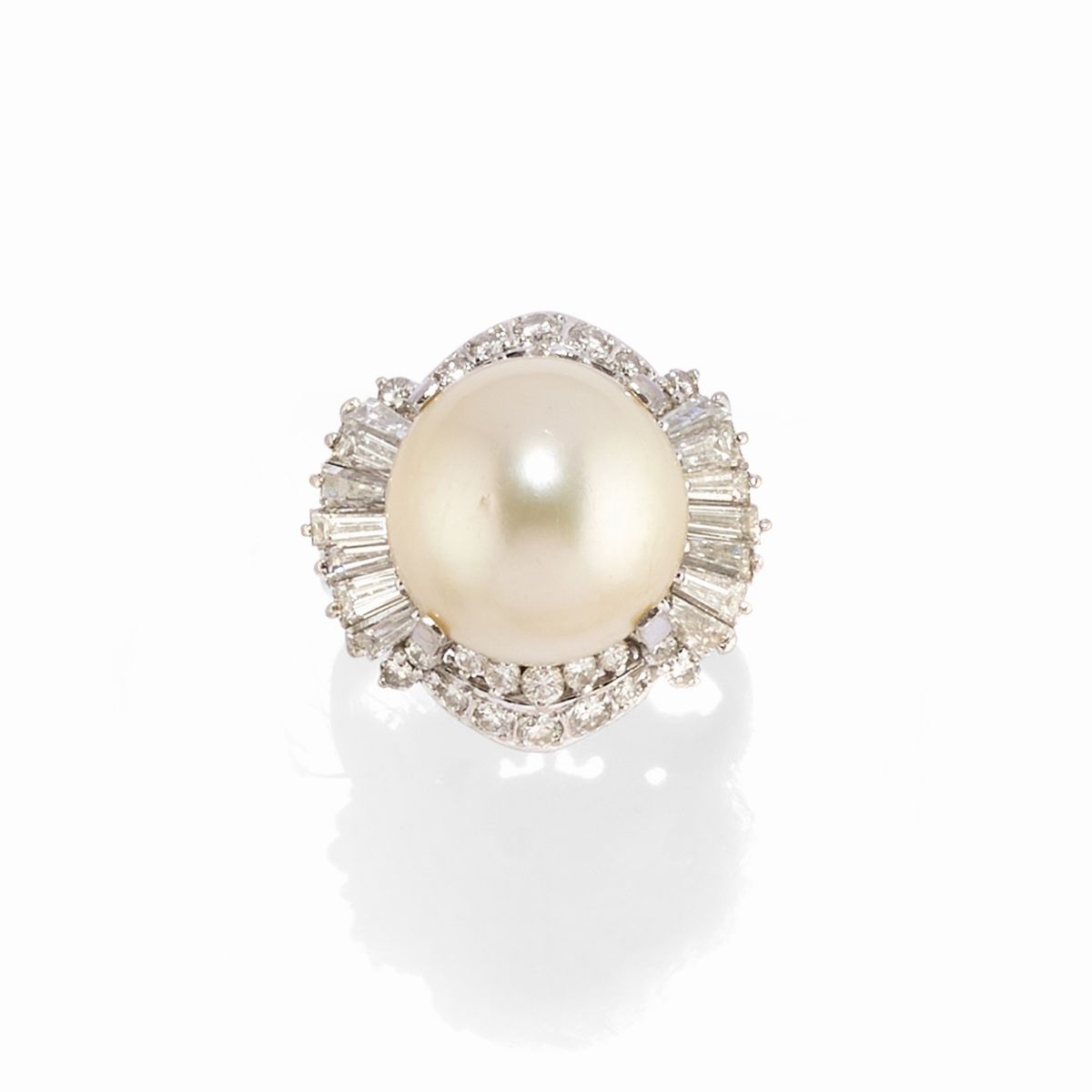 Demi parure in oro bianco 18k e platino con perle coltivate e diamanti
