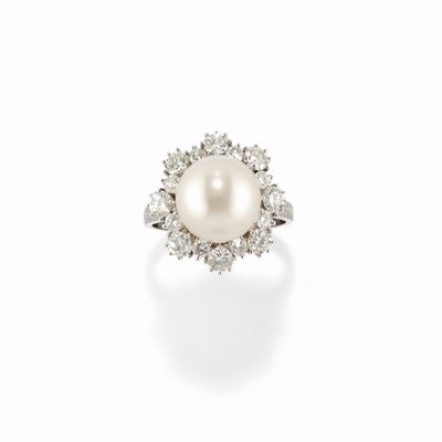 Anello con perla coltivata South-Sea e diamanti, oro bianco 18k