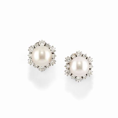 Orecchini in oro bianco 18k con perle coltivate South-Sea e diamanti