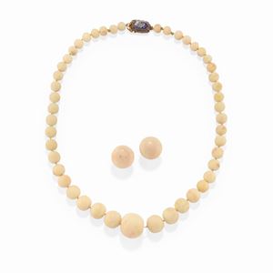 A 18k yellow gold, silver and coral earrings and necklace