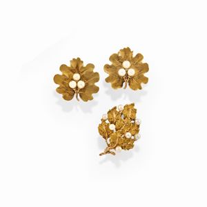 A 18k yellow gold and cultured pearl brooch and earrings