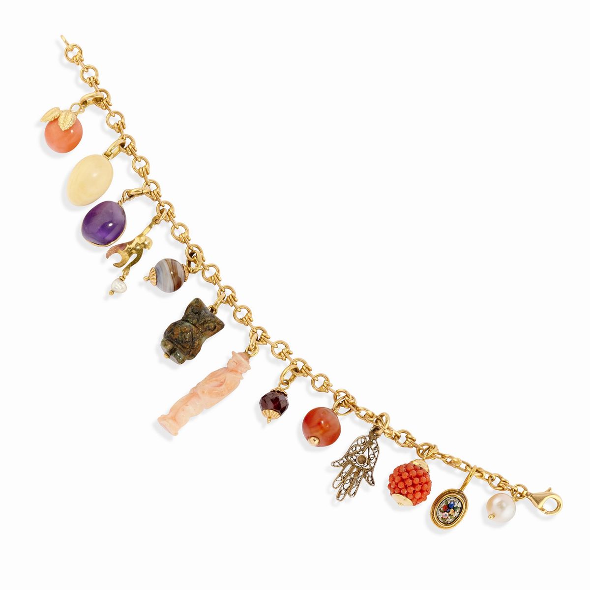 Lotto di gioielli in oro giallo 18k e argento con corallo, spilla e bracciale charms