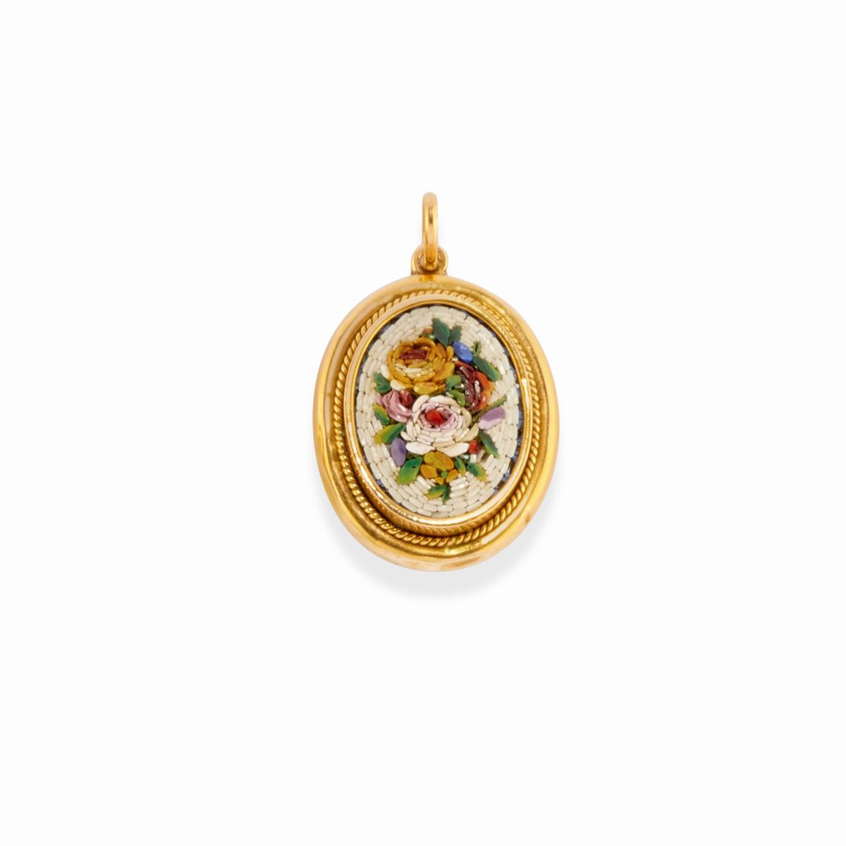 Lotto di gioielli in oro giallo 18k e argento con corallo, spilla e bracciale charms