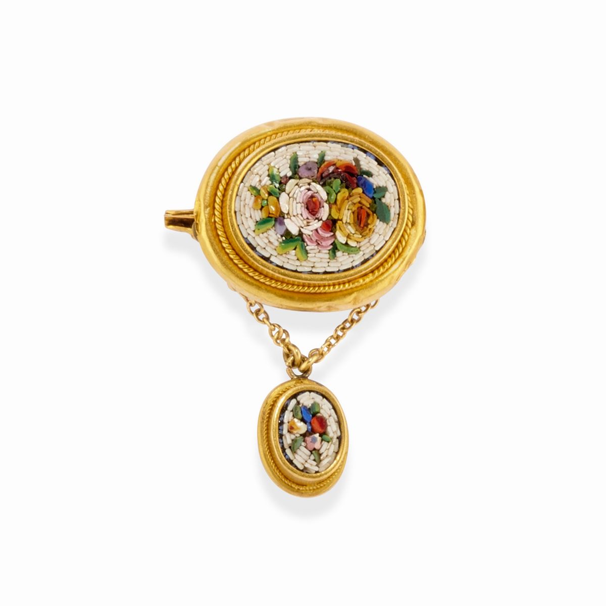 Lotto di gioielli in oro giallo 18k e argento con corallo, spilla e bracciale charms