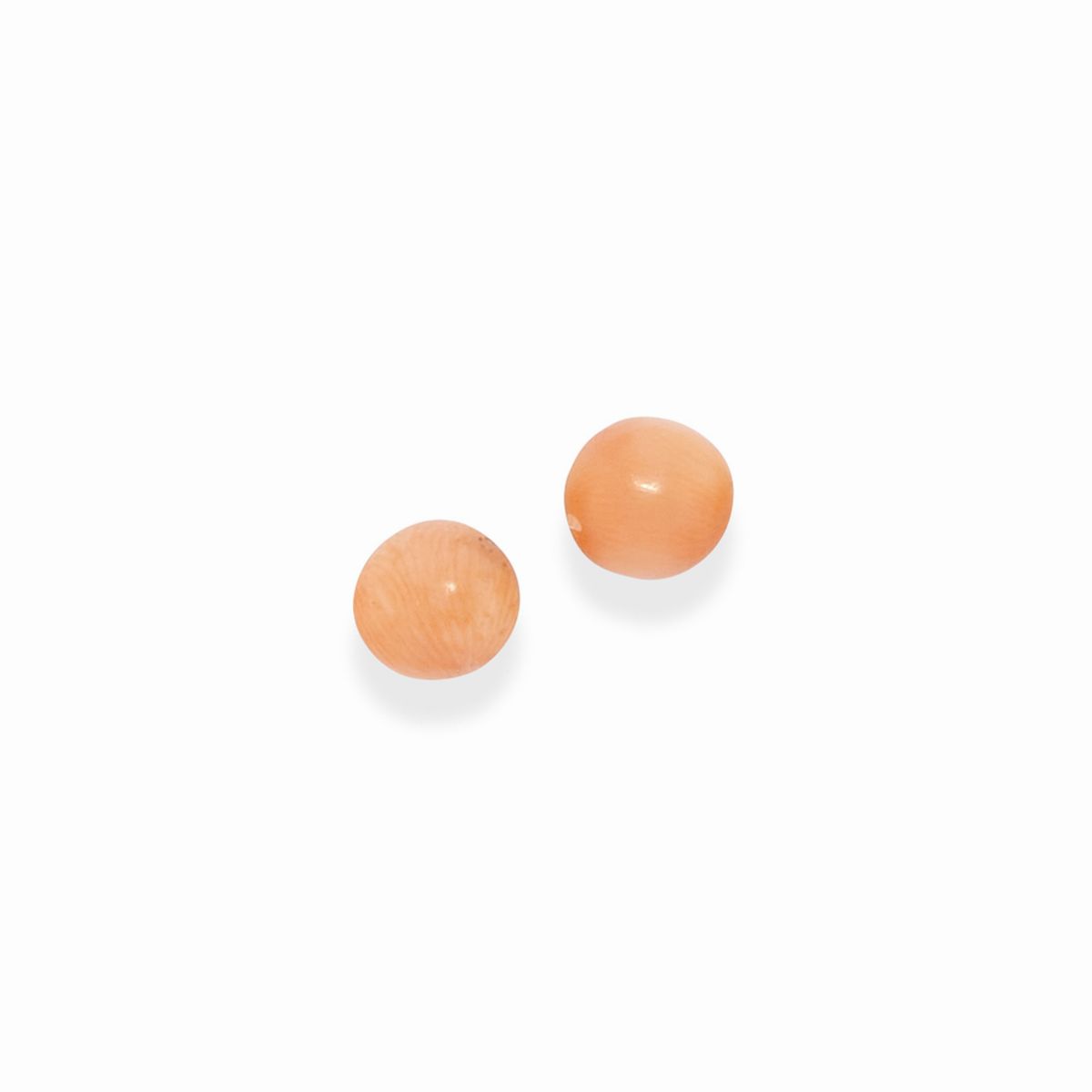 Lotto di gioielli in oro giallo 18k e argento con corallo, spilla e bracciale charms