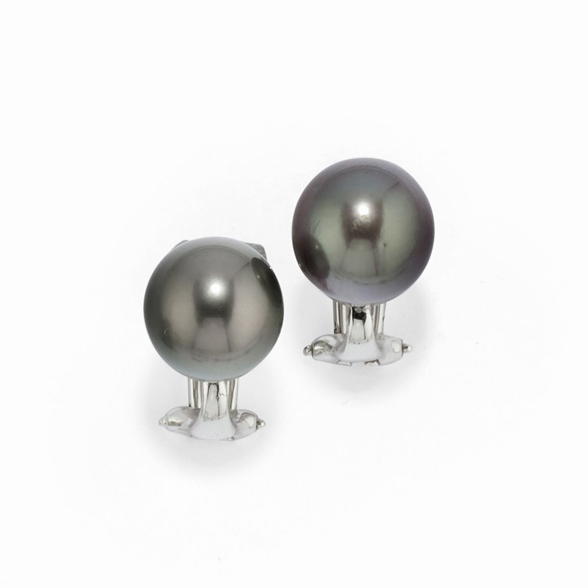 Orecchini in oro bianco 18k con perle coltivate Tahiti e South Sea