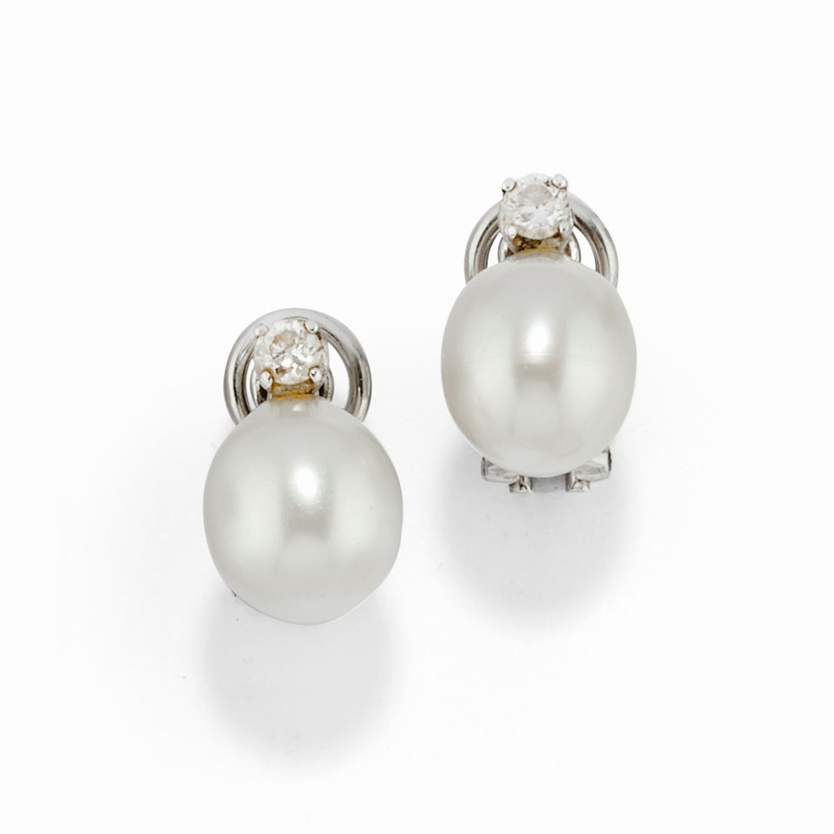 Orecchini in oro bianco 18k con perle coltivate Tahiti e South Sea