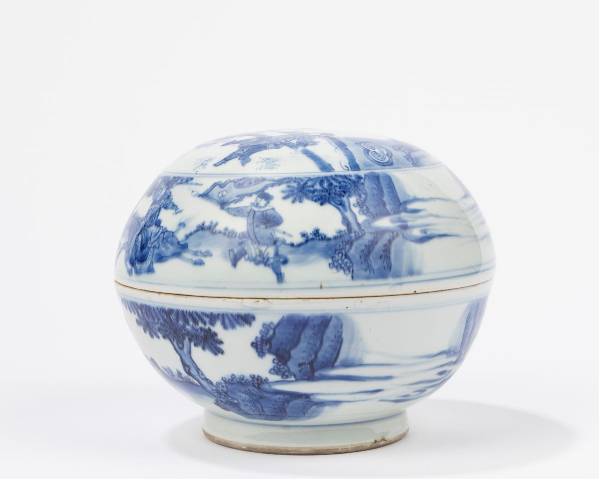Cina, Scatola con coperchio in porcellana bianca e blu, XVII secolo, periodo Chongzhen (1627-1644...