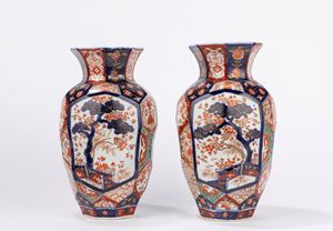 Coppia di vasi Imari, Giappone, inizi secolo XX