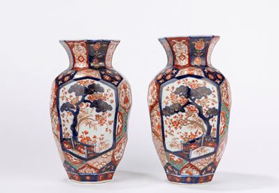 Coppia di Vasi Imari, Giappone, Inizi Secolo XX