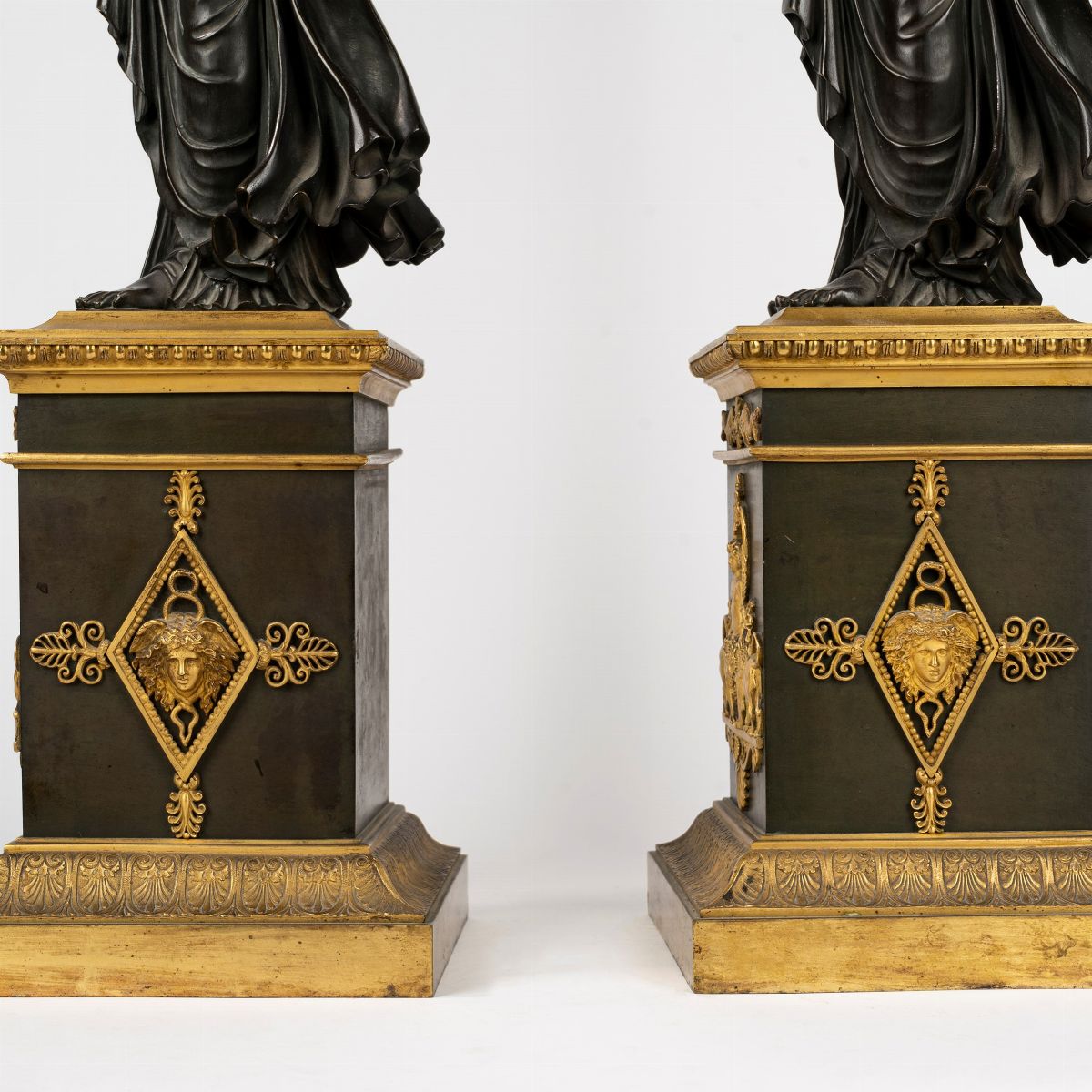 Coppia di Grandi e Importanti Candelabri Impero in Bronzo Dorato e a Patina Scura, Francia Inizi ...