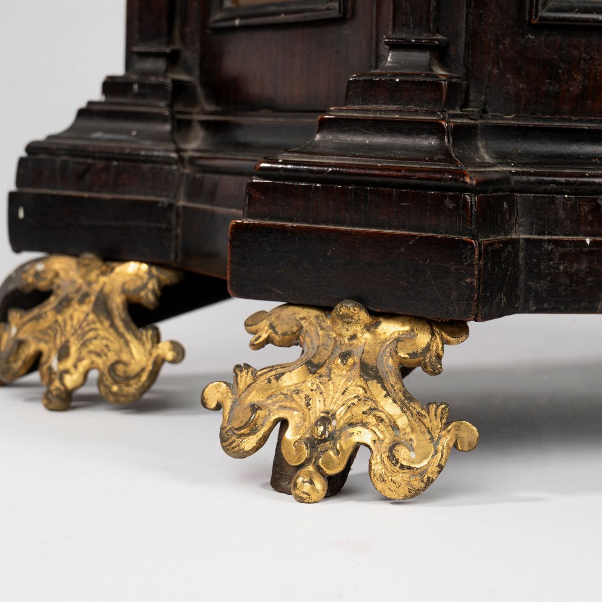 Pendola Romana Luigi XIV in Legno Ebanizzato e Applicazioni in Bronzo Dorato Secoli XVII-XVIII