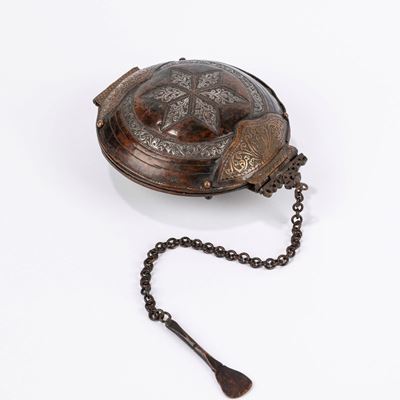 Scatola in metallo sbalzato e rame, Asia Centrale, XIX secolo