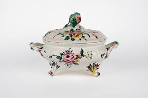  - Zuppiera in ceramica. Probabilmente Lodi, Manifattura Ferretti, fine secolo XVIII