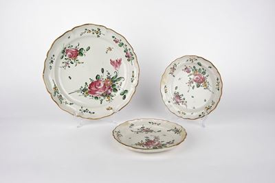 Un Piatto Tondo e Due Piattini in Ceramica. Probabilmente Lodi, Manifattura Ferretti, Fine Secolo...