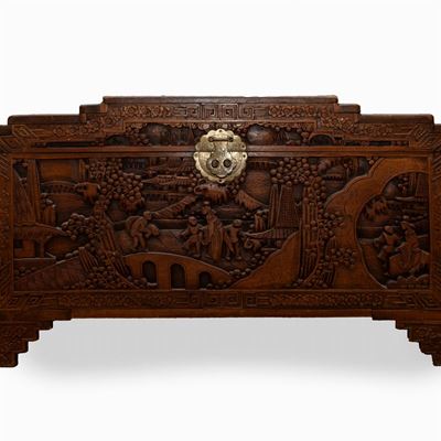 Cassapanca in Legno di Canfora Intagliato , Cina, Secoli XIX-XX
