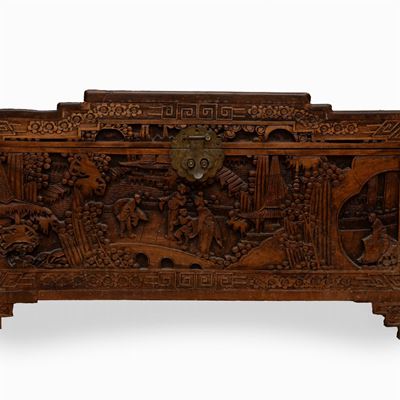 Cassapanca in Legno di Canfora Intagliato, Cina, Secoli XIX-XX