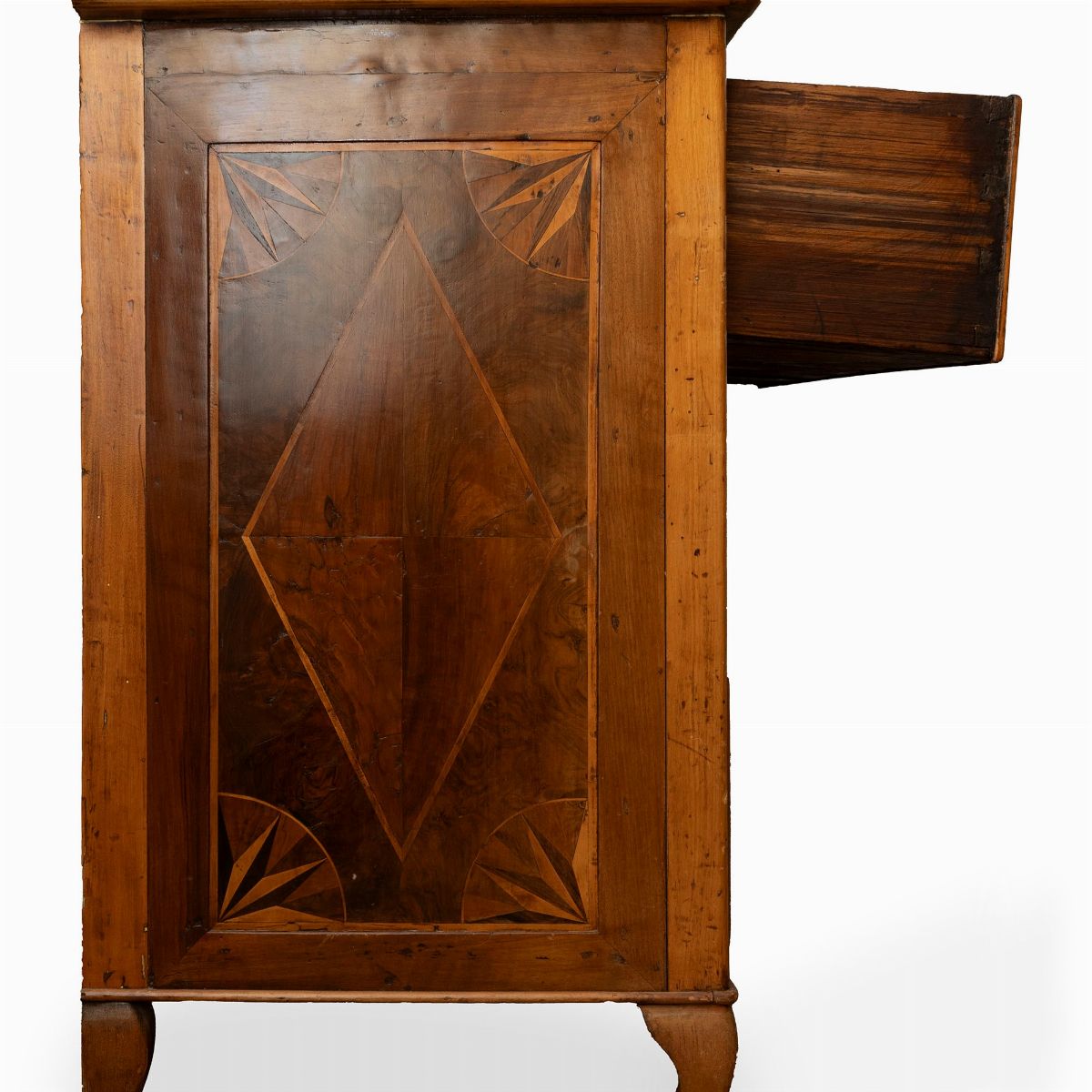 Cassettone in Legno con Decorazioni Geometriche, Secolo XVIII
