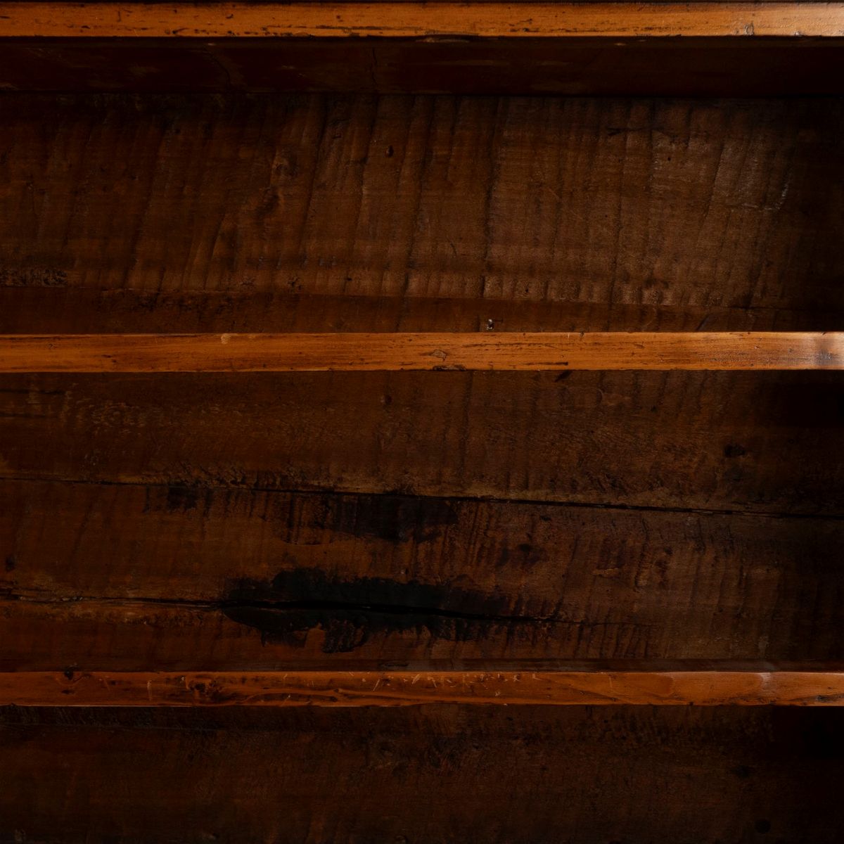 Cassettone in Legno con Decorazioni Geometriche, Secolo XVIII