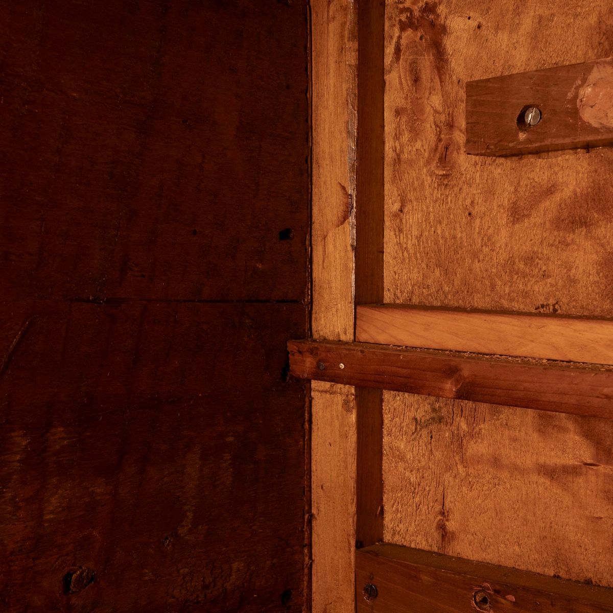 Cassettone in Legno con Decorazioni Geometriche, Secolo XVIII
